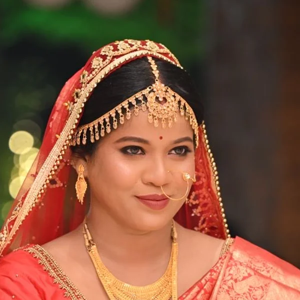 Dr Arti smiling as a bride — long-wear bridal makeup by Romma, Cuttack